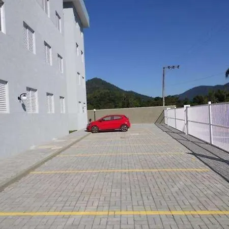 Ubatuba - Edifício Erica Apto 33 - 850 metros da Praia grande-3