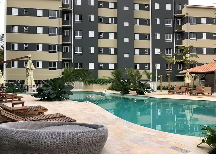 Apartamento com piscina aquecida e churrasqueira